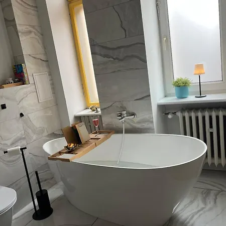 Charming Ground Floor - Center *