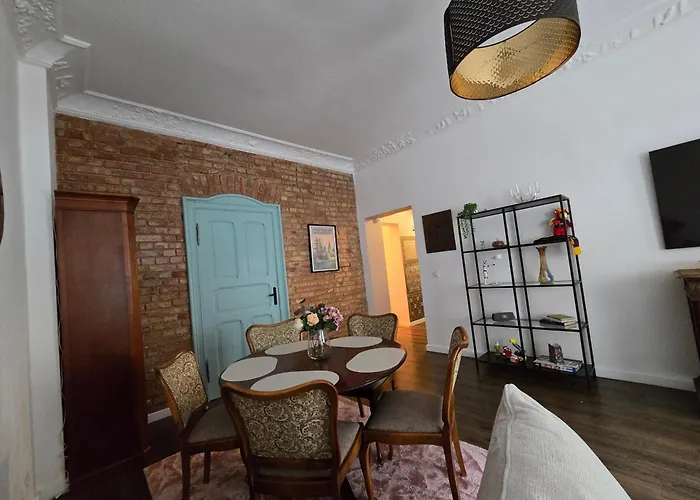 Charming Ground Floor - Center * שצ'צ'ין