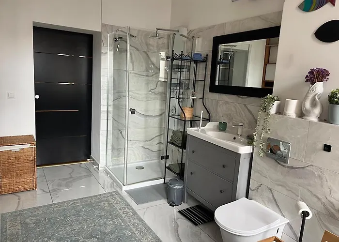 Charming Ground Floor - Center *