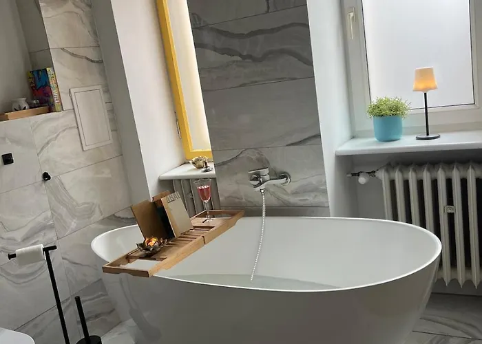 Charming Ground Floor - Center *